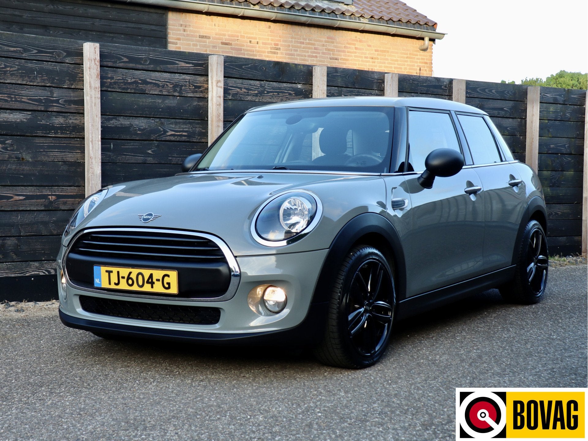 MINI Mini 1.5 One First NL-auto, carplay, navi (bj 2018), Voorwielaandrijving, Stof, Gebruikt, Origineel Nederlands