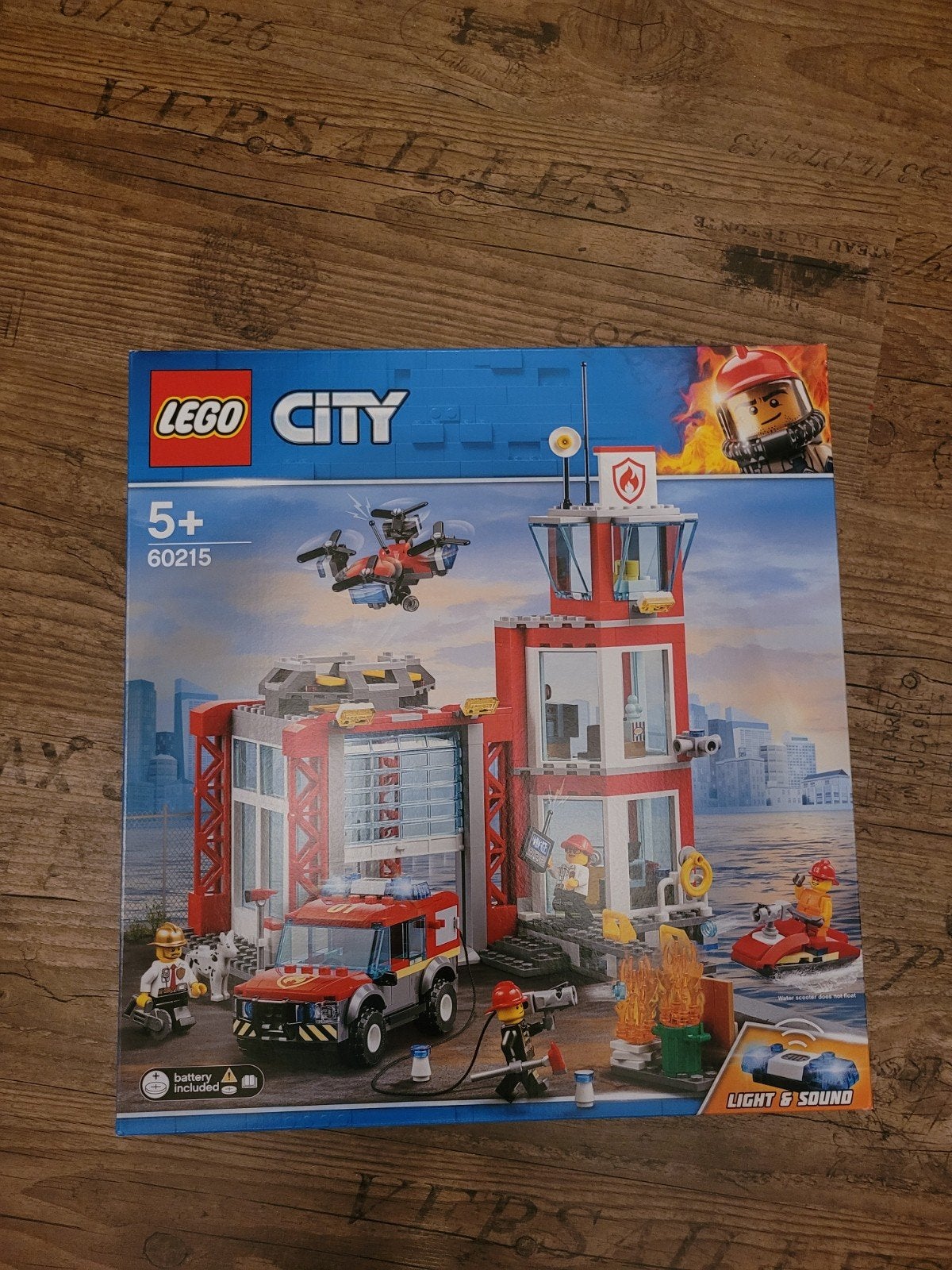 LEGO City Brandweerkazerne 60215 - Nieuw in ongeopende doos, Kinderen en Baby's, Speelgoed | Duplo en Lego, City, Lego, Nieuw