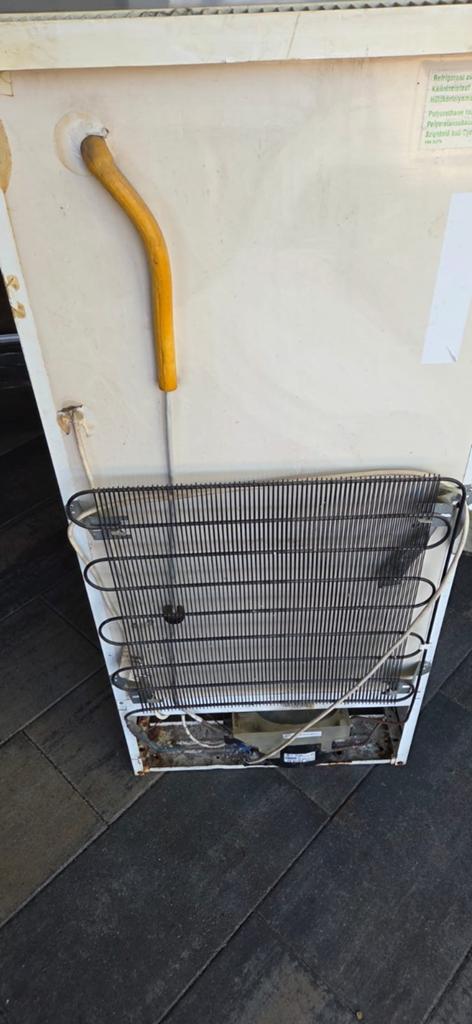 Gratis Frigidaire ijskast, Witgoed en Apparatuur, 85 tot 120 cm, 100 tot 150 liter, Ophalen of Verzenden, 45 tot 60 cm