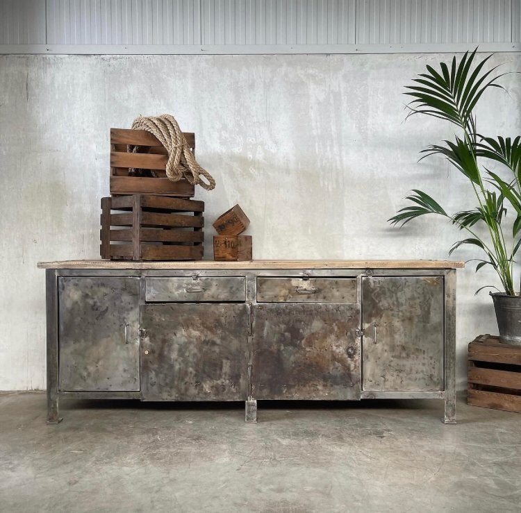 Oude stalen werkbank, industriële kast, dressoir, toonbank, Antiek en Kunst, Curiosa en Brocante, Ophalen