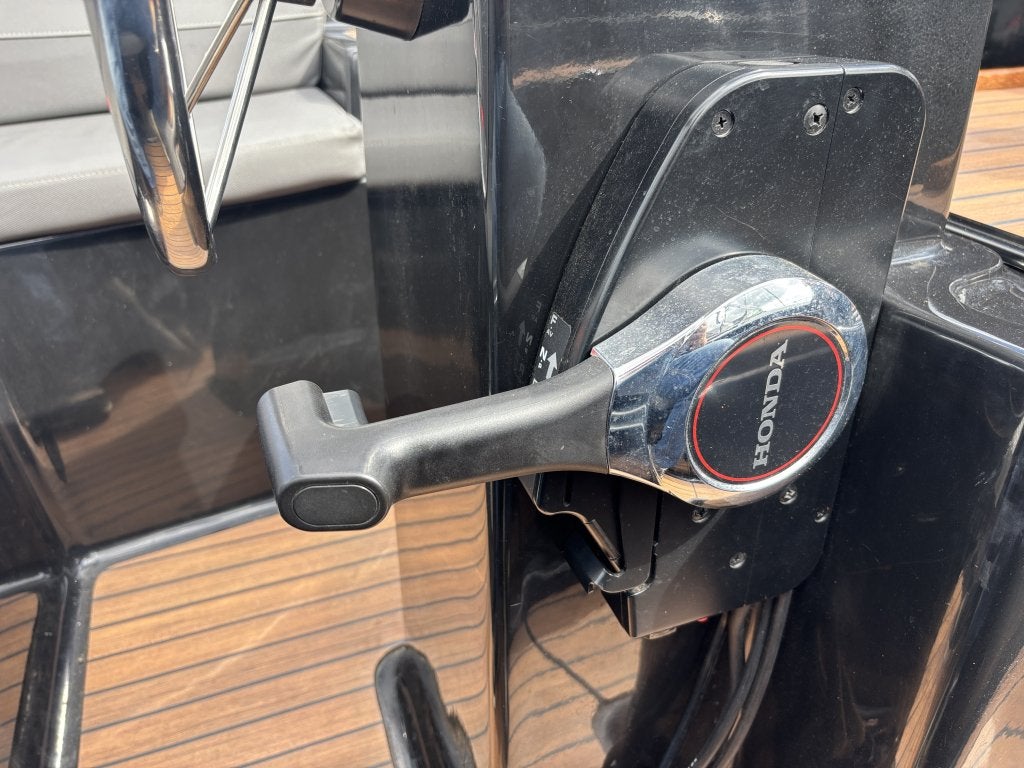 Foto 10 van Tender 7.10m 2022 20PK motor weinig mee gevaren