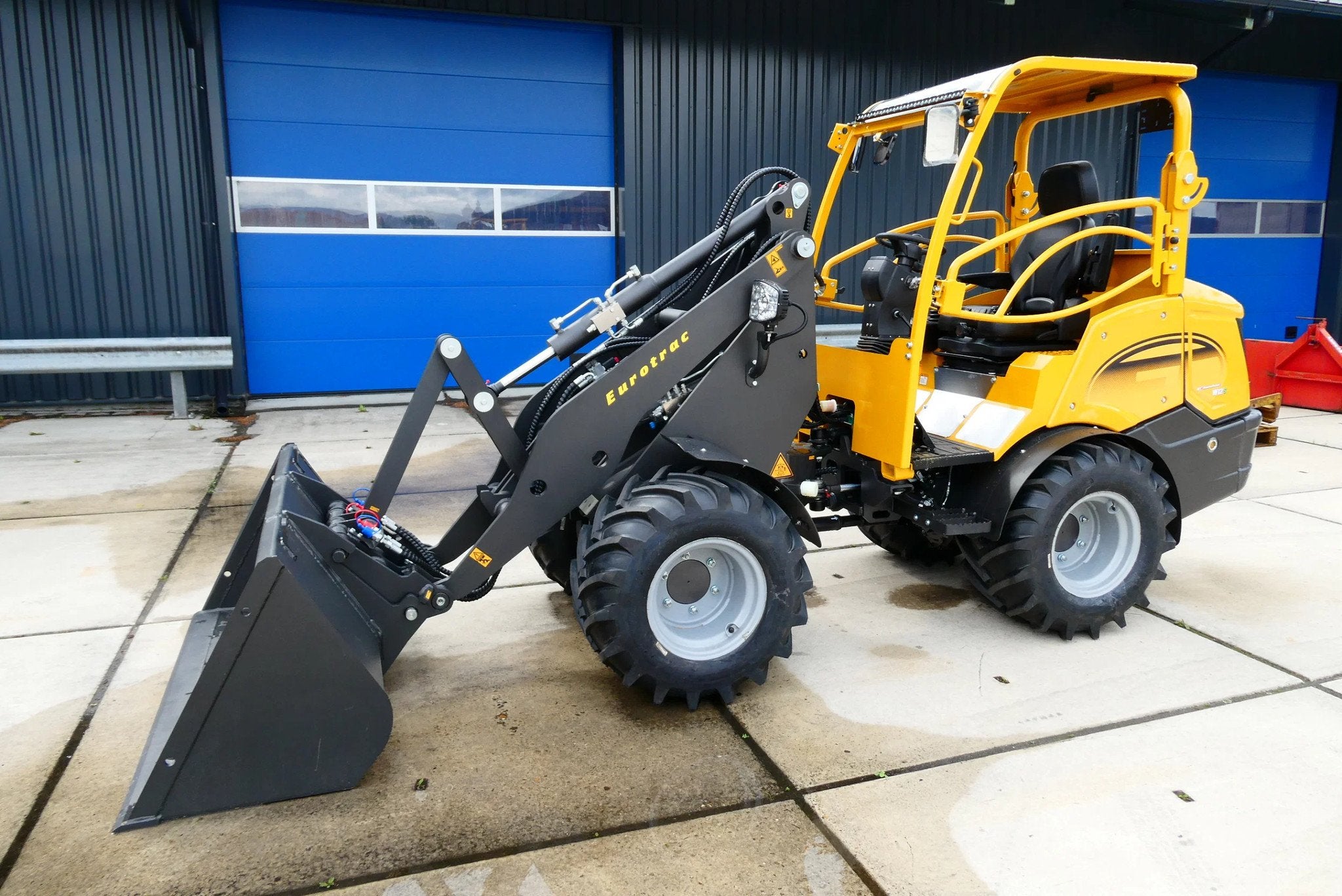 Eurotrac W12S (bj 2026), Wiellader of Shovel