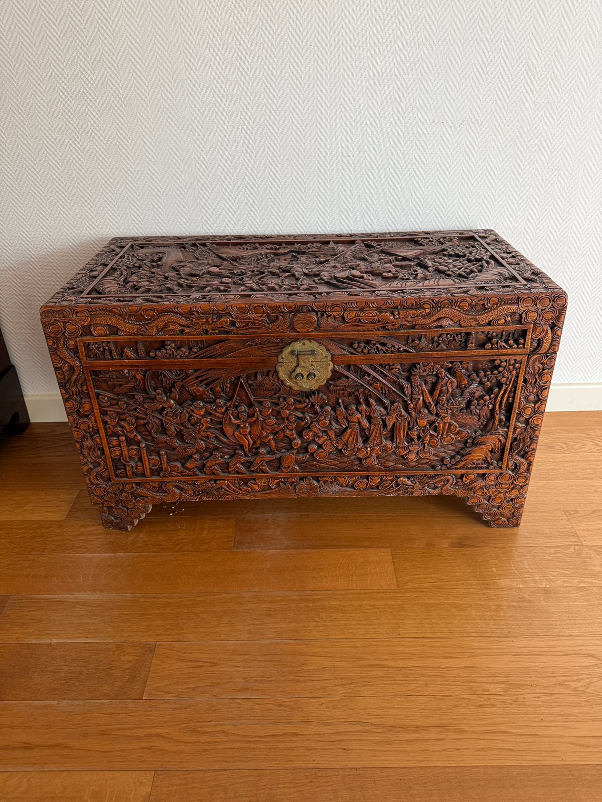 Indonesisch rijkgestoken kamferkist met decor, Ophalen, Zo goed als nieuw, Minder dan 50 cm