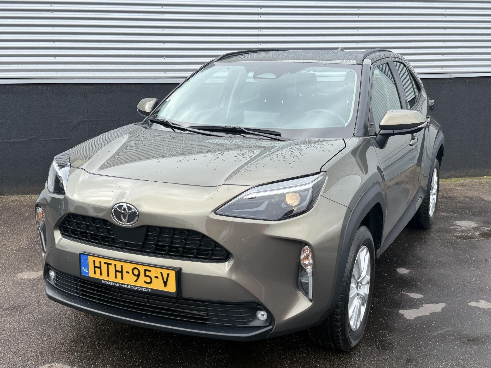 Toyota Yaris Cross 1.5 Hybrid 115 Active 3x div. kleuren bes, Auto's, Dealer onderhouden, Stof, Gebruikt, Start-stop-systeem