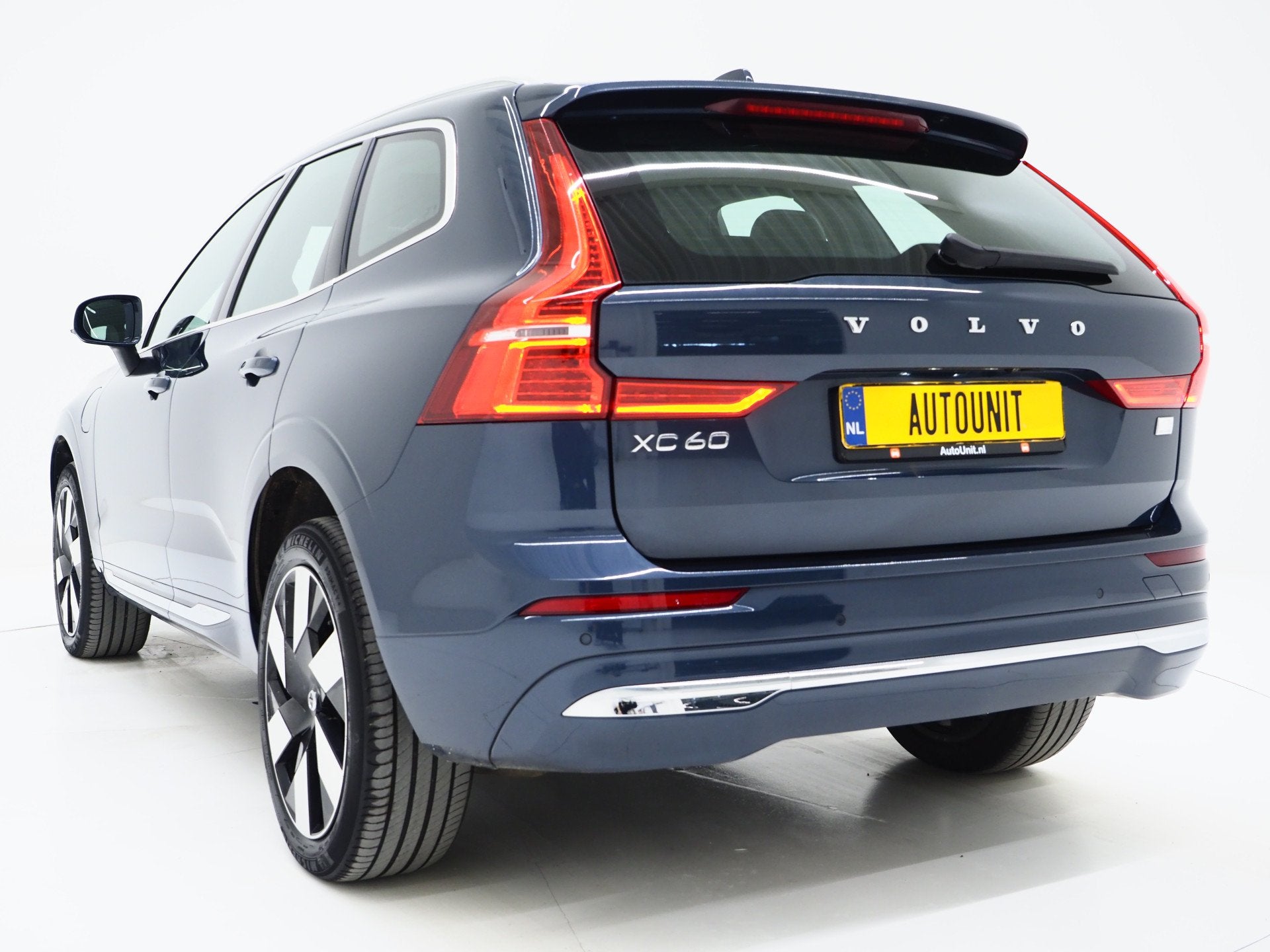Volvo XC60 2.0 T6 Plug-in hybrid AWD Ultimate Long Range | P, Auto's, Automaat, Stof, 2063 kg, 4 cilinders