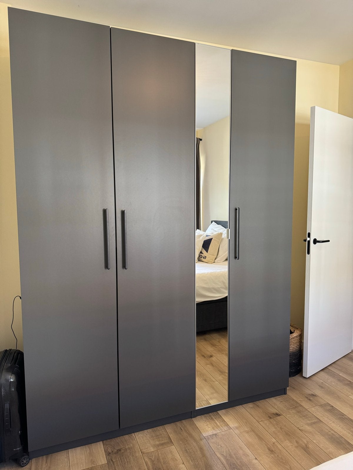 Donkergrijze kledingkast PAX Ikea met spiegel en verlichting, Ophalen, Overige materialen, 200 cm of meer, 150 tot 200 cm