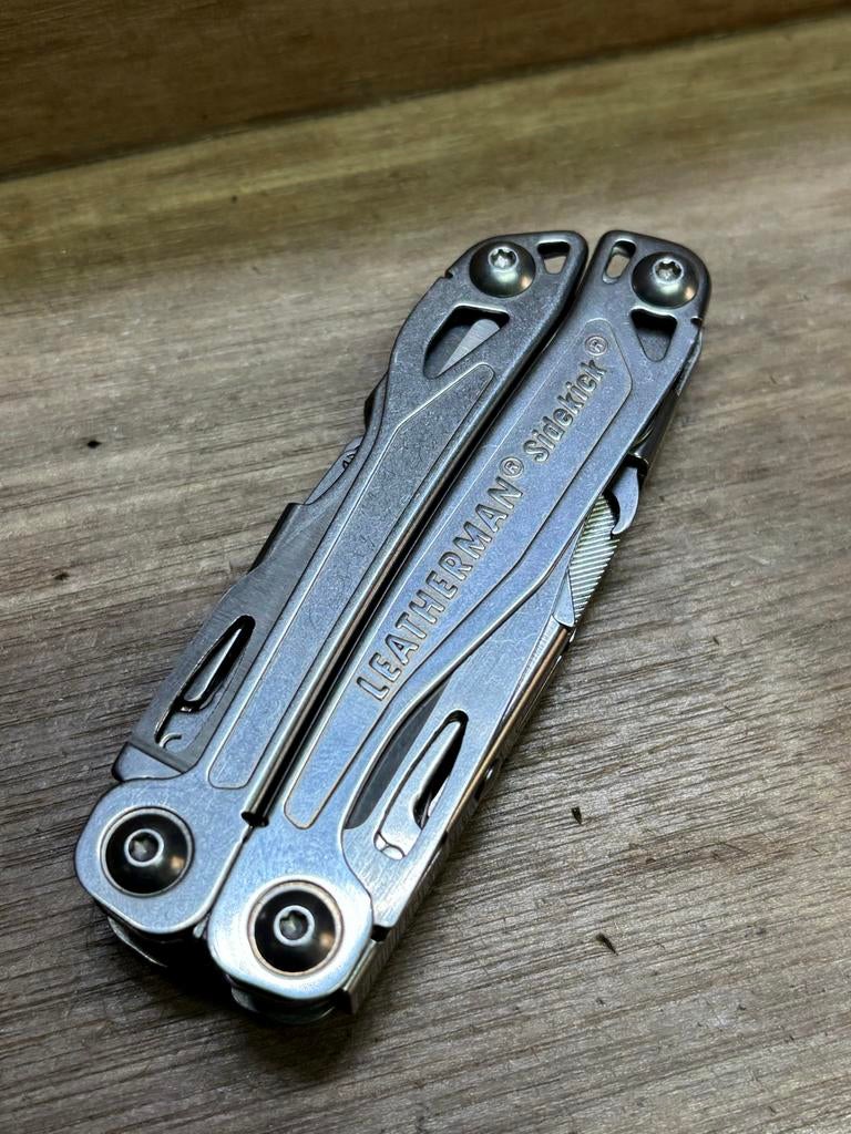 Leatherman Sidekick met gravure "Herinnering aan Holland", Caravans en Kamperen, Kampeergereedschap, Ophalen of Verzenden, Zo goed als nieuw