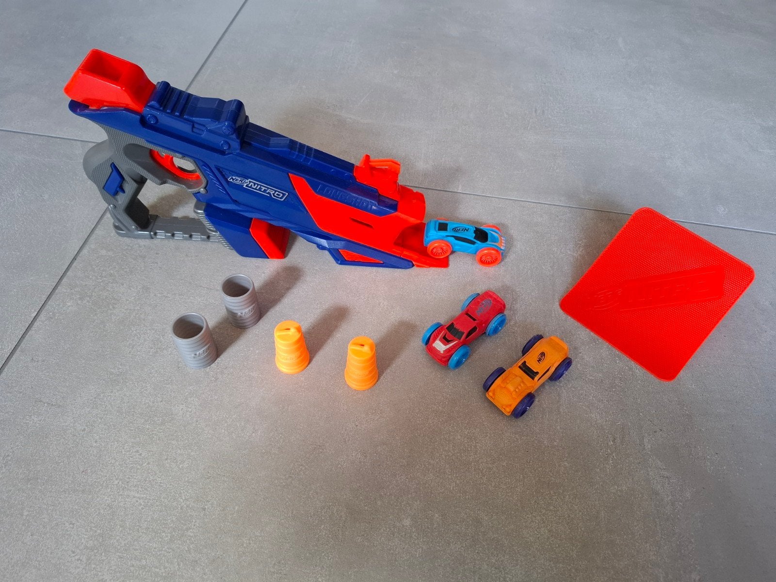 Nerf Nitro speelgoed blaster met auto's en obstakels, Ophalen of Verzenden, Zo goed als nieuw, Jongen of Meisje