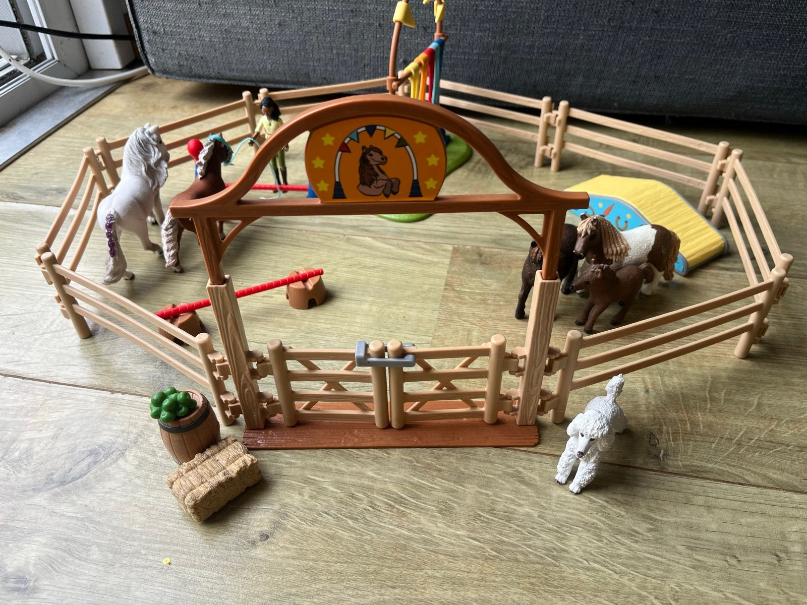 Schleich weiland met diverse paarden en accessoires, Ophalen, Gebruikt