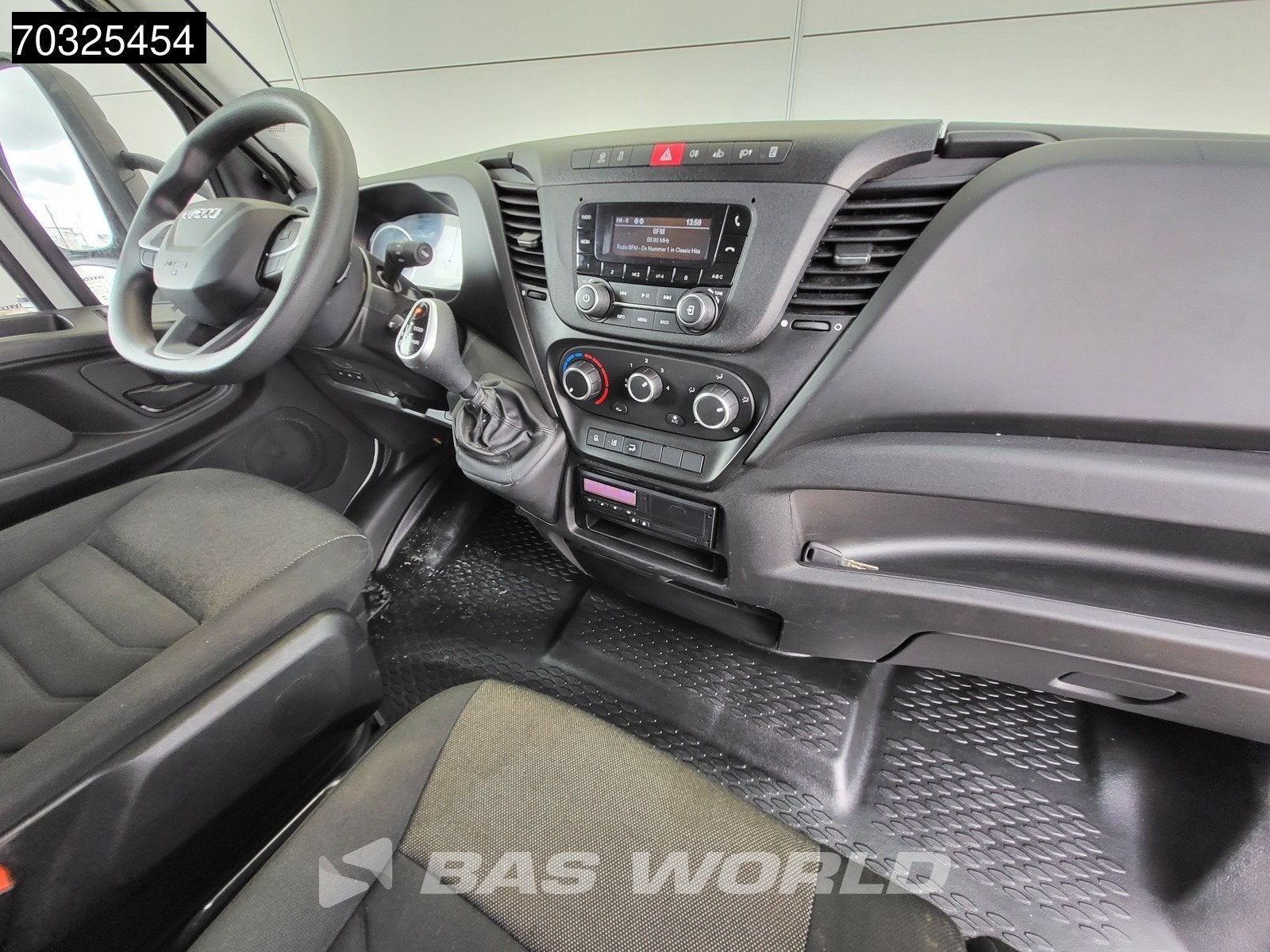 Iveco Daily 72C18 3.0L Automaat 1000KG Laadklep Luchtvering, Automaat, Stof, Gebruikt, Euro 6