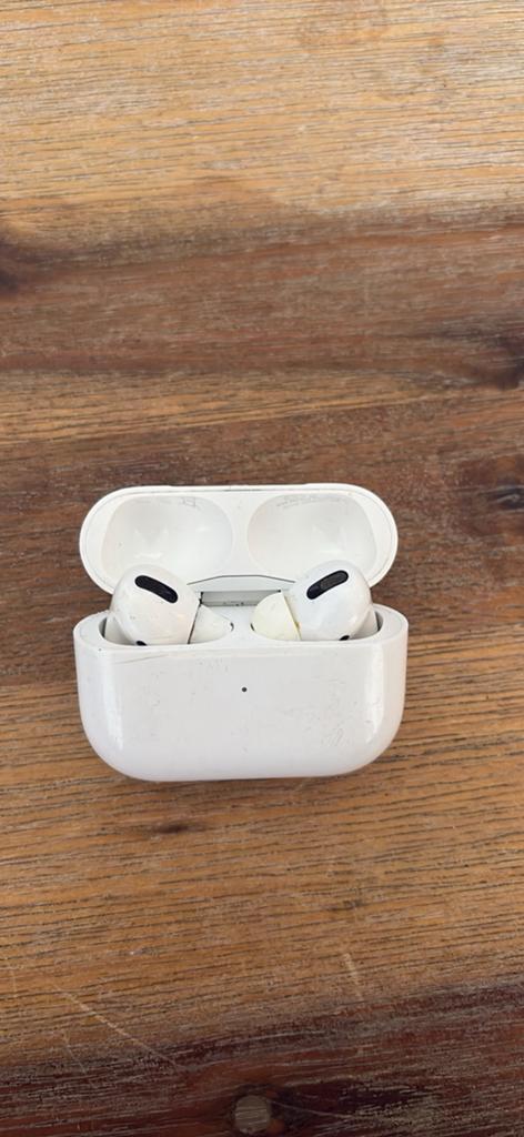 AirPods pro Gen 1 (een oortje hoort niet bij de set airpods), Ophalen, Zo goed als nieuw