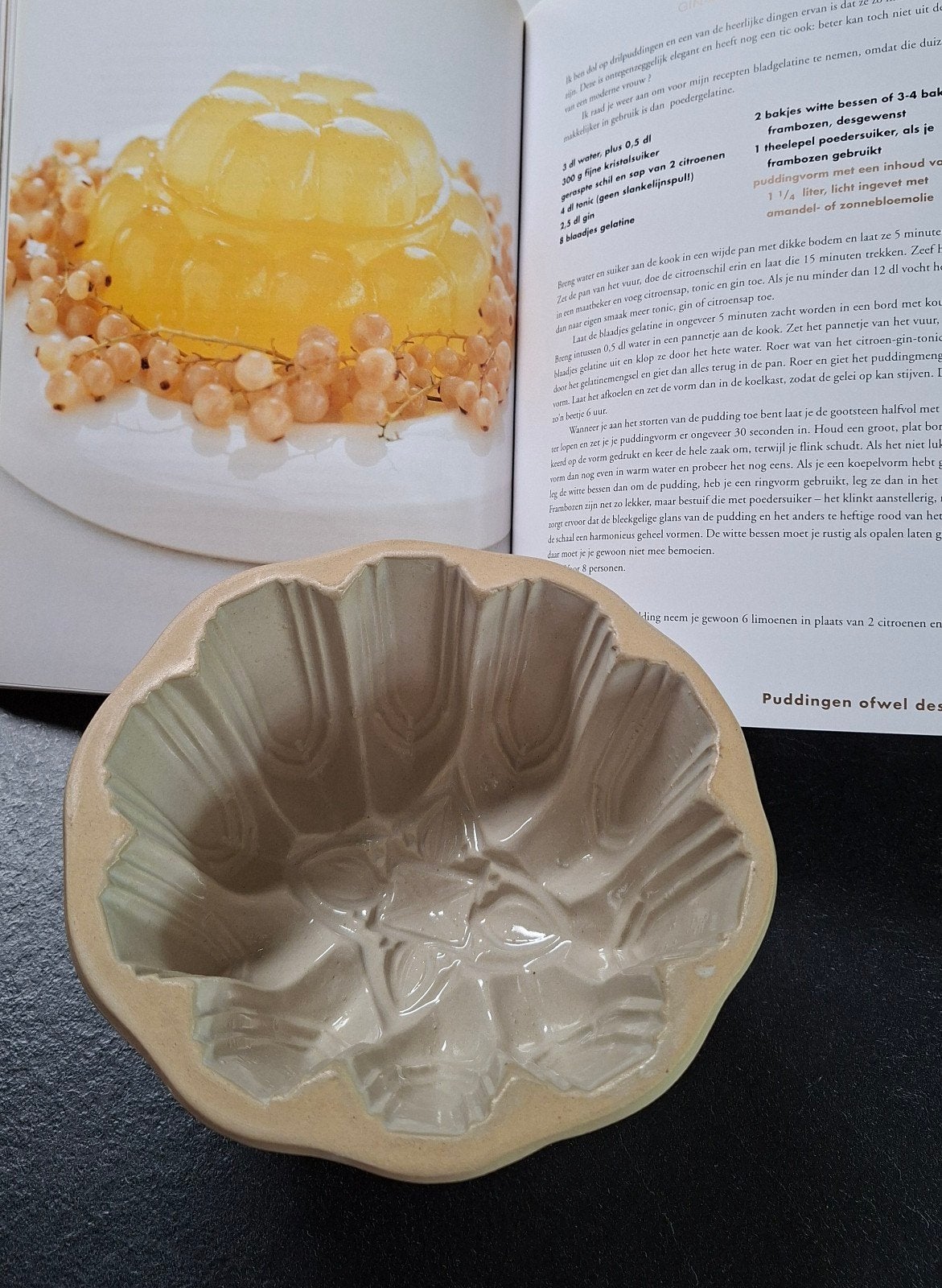 Oude Puddingvorm - aardewerk-, Beige, Ophalen of Verzenden, Steen/keramiek, Overige merken