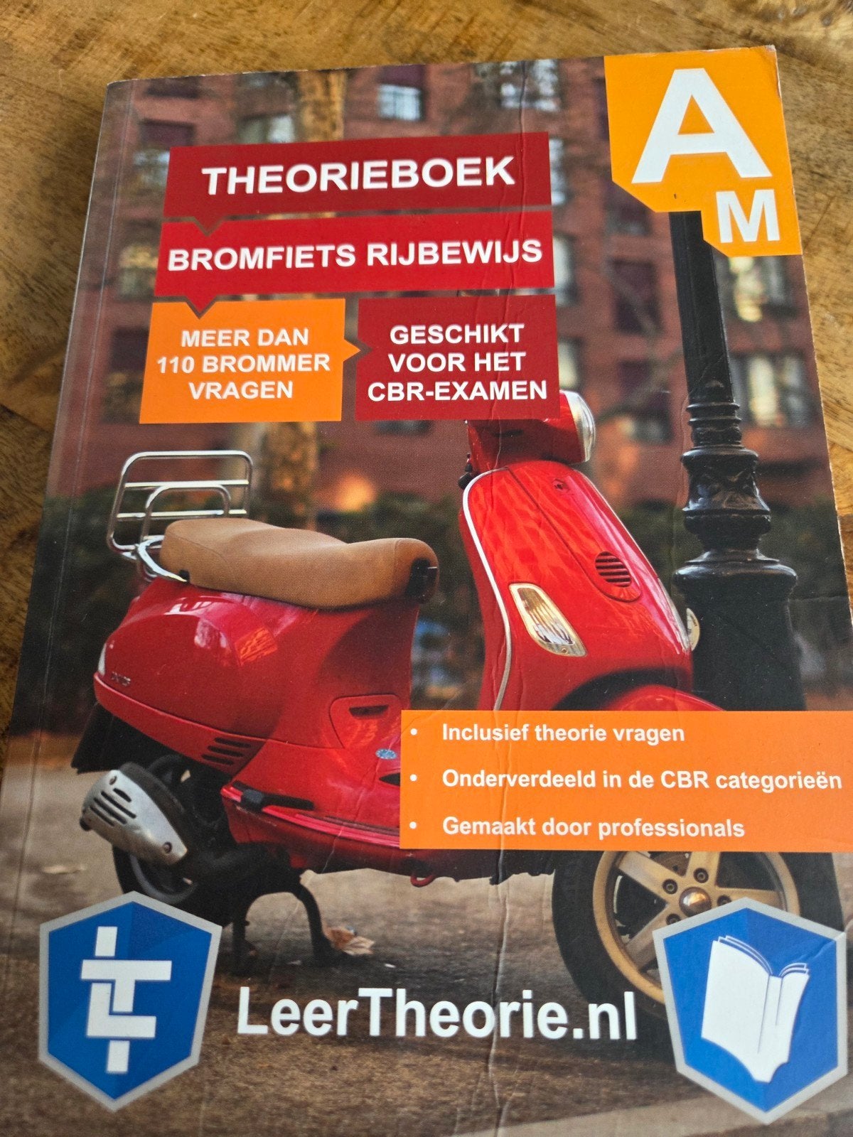 Theorieboek Bromfiets, Boeken, Ophalen of Verzenden, Zo goed als nieuw, Overige niveaus, LeerTheorie.nl