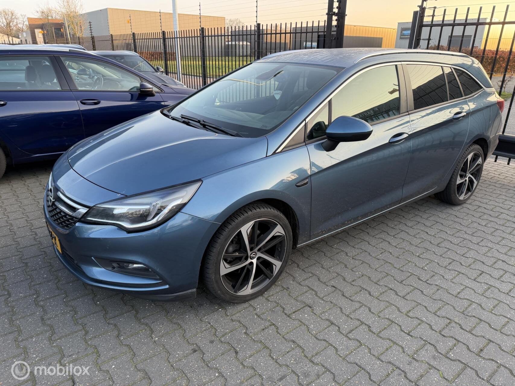 Opel Astra Sports Tourer 1.6 CDTI Business+, Auto's, Gebruikt, Euro 6, 4 cilinders, Blauw
