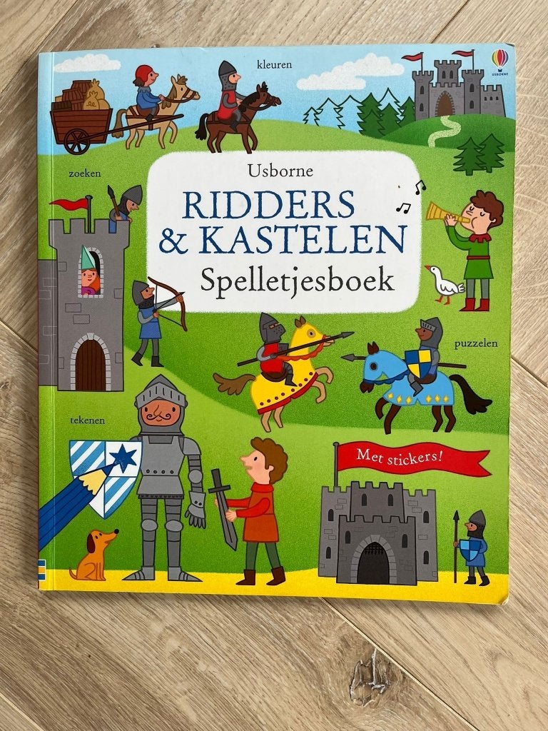 Ridders & kastelen - Spelletjesboek  - Usborne compleet, Boeken, Ophalen of Verzenden, Zo goed als nieuw, Fictie algemeen