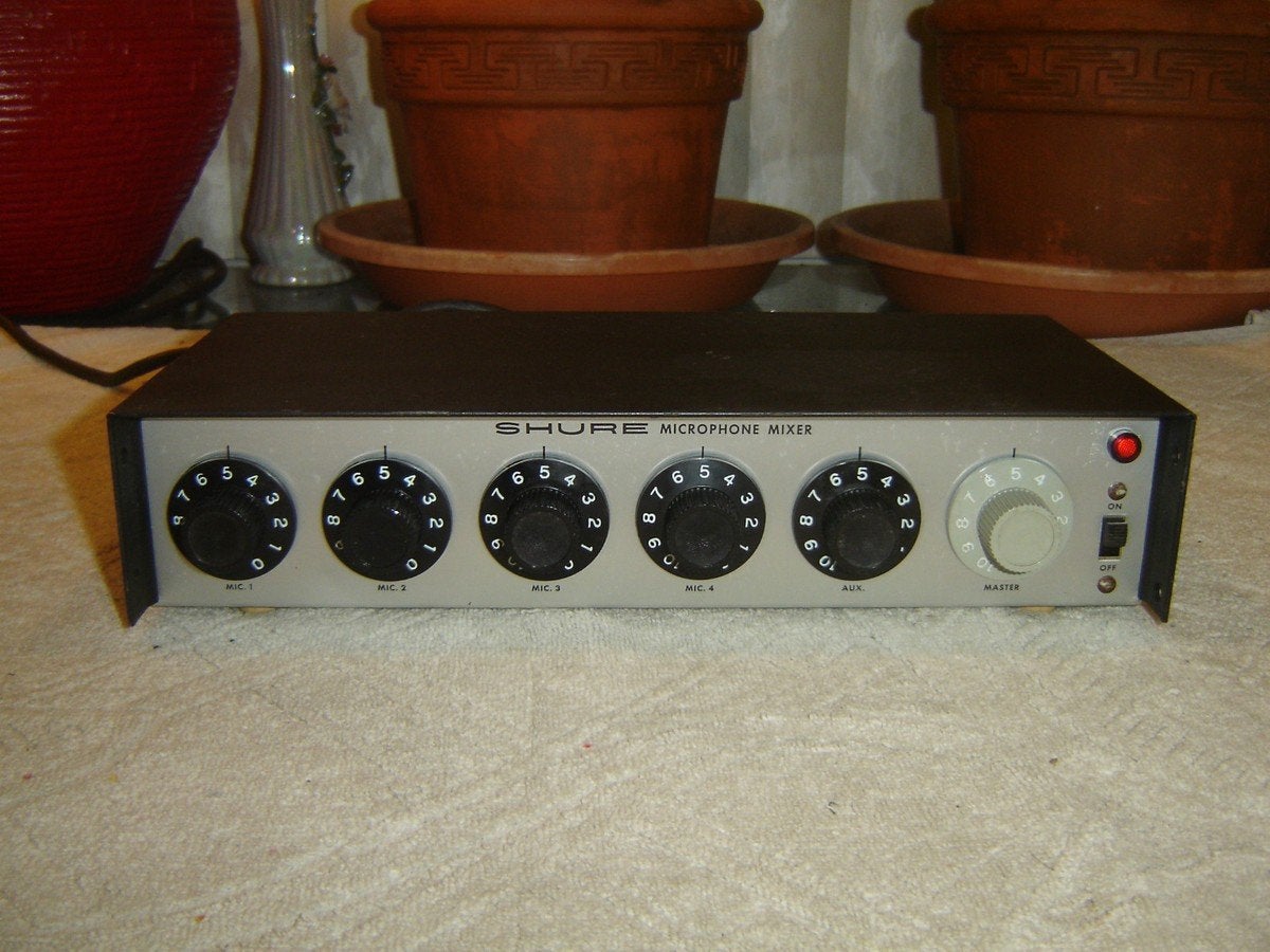 Shure Microfoon Mixer - 5 kanalen met AUX, Muziek en Instrumenten, Ophalen of Verzenden, Gebruikt, 5 tot 10 kanalen, Microfooningang