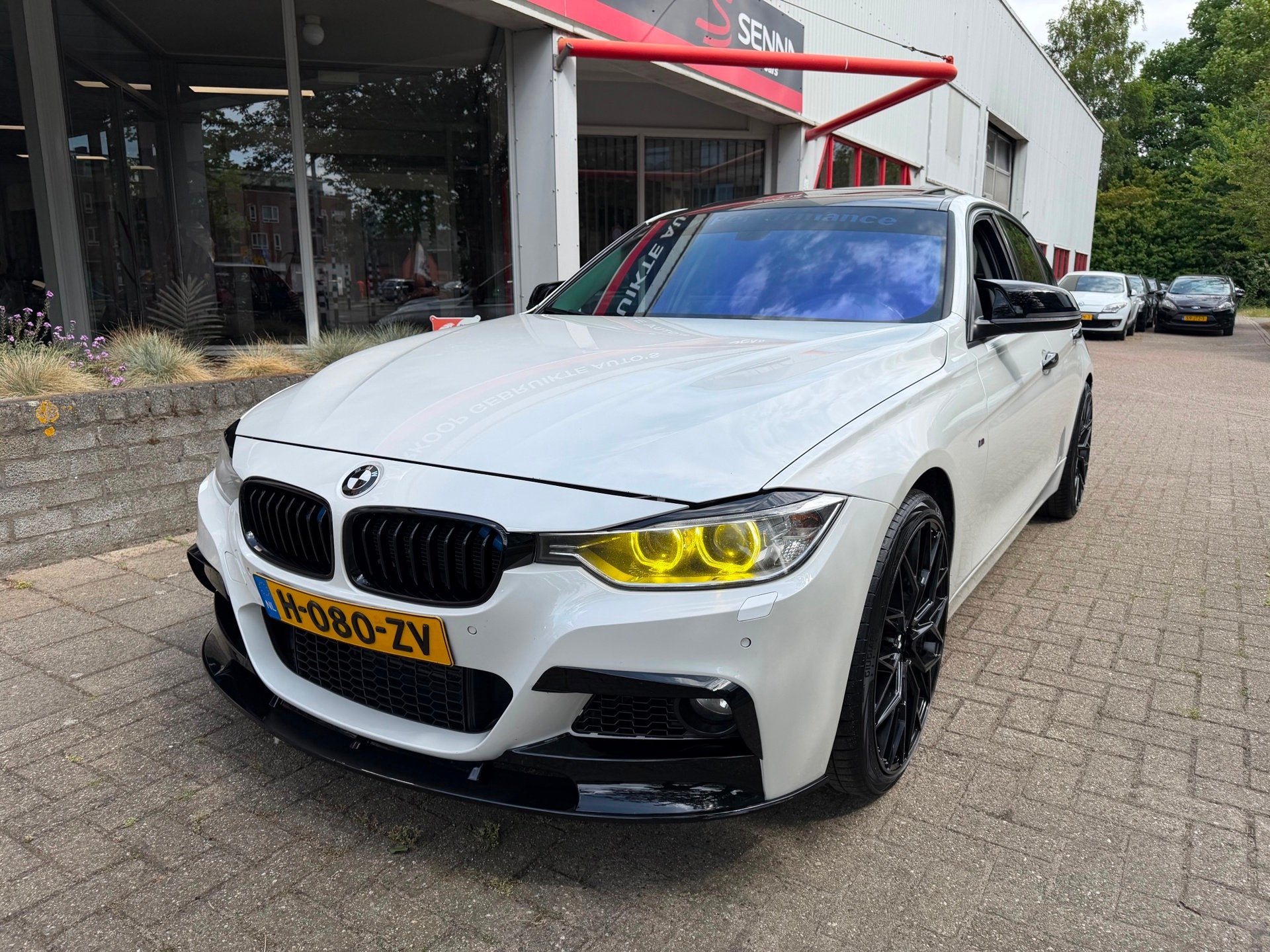 BMW 3-serie 320i Aut - M pakket - 20 inch - Leer - HUD - Kle, Auto's, BMW, Automaat, Euro 5, Achterwielaandrijving, Gebruikt