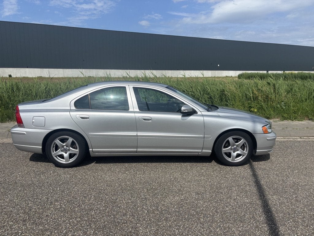 Volvo S60 2.4 Nette staat. Goed onderhouden. (bj 2008), Voorwielaandrijving, Gebruikt, Automatische klimaatregeling, S60