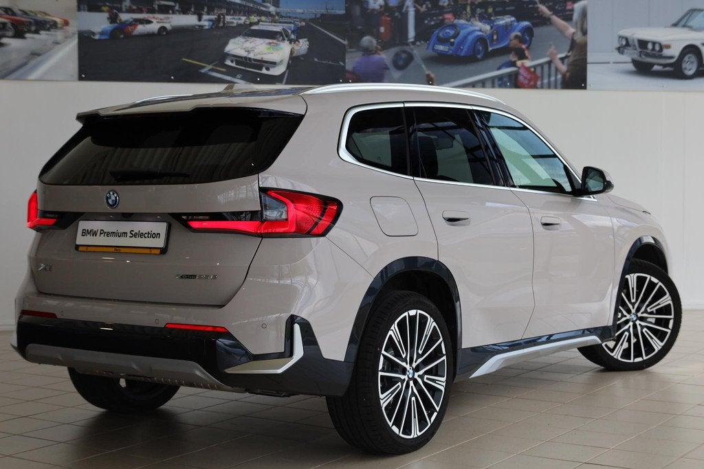 BMW X1 xDrive25e | xLine | Panorama Dak | Harman/Kardon | Co, 105 min, Bedrijf, Vierwielaandrijving, Hybride Elektrisch/Benzine