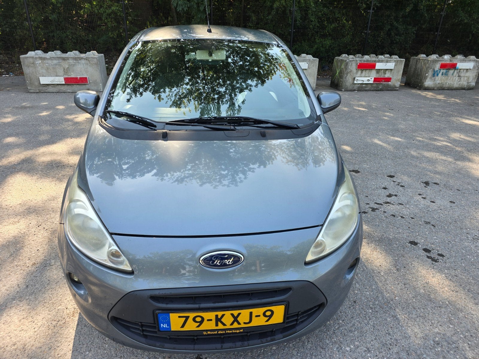 Ford Ka 1.2 51KW 2010 Grijs airco nw apk, Auto's, Ford, Voorwielaandrijving, Stof, 1242 cc, 4 cilinders
