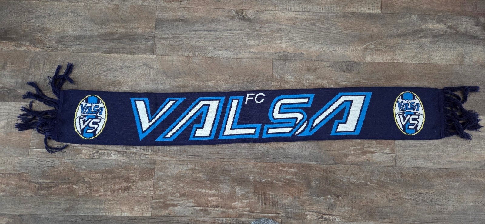 Sjaal FC Valsa, Verzamelen, Sportartikelen en Voetbal, Ophalen of Verzenden, Zo goed als nieuw, Buitenlandse clubs, Vaantje of Sjaal