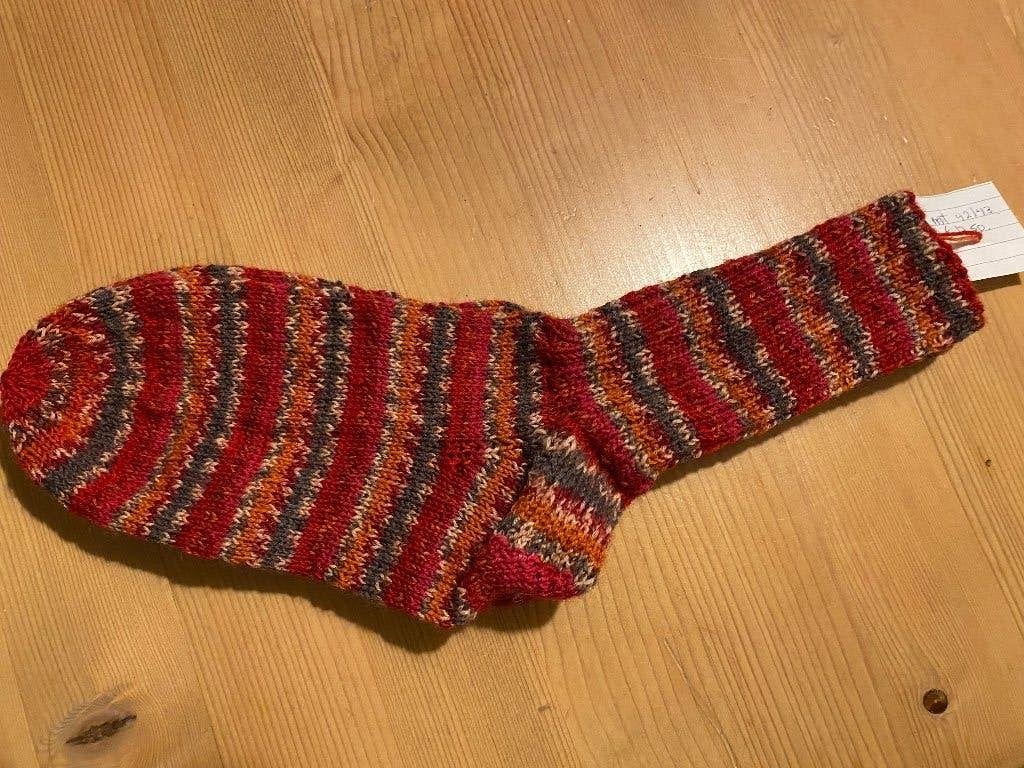 2) eigen gebreide sokken, Ophalen of Verzenden, Nieuw, Overige kleuren, Sokken en Kniesokken
