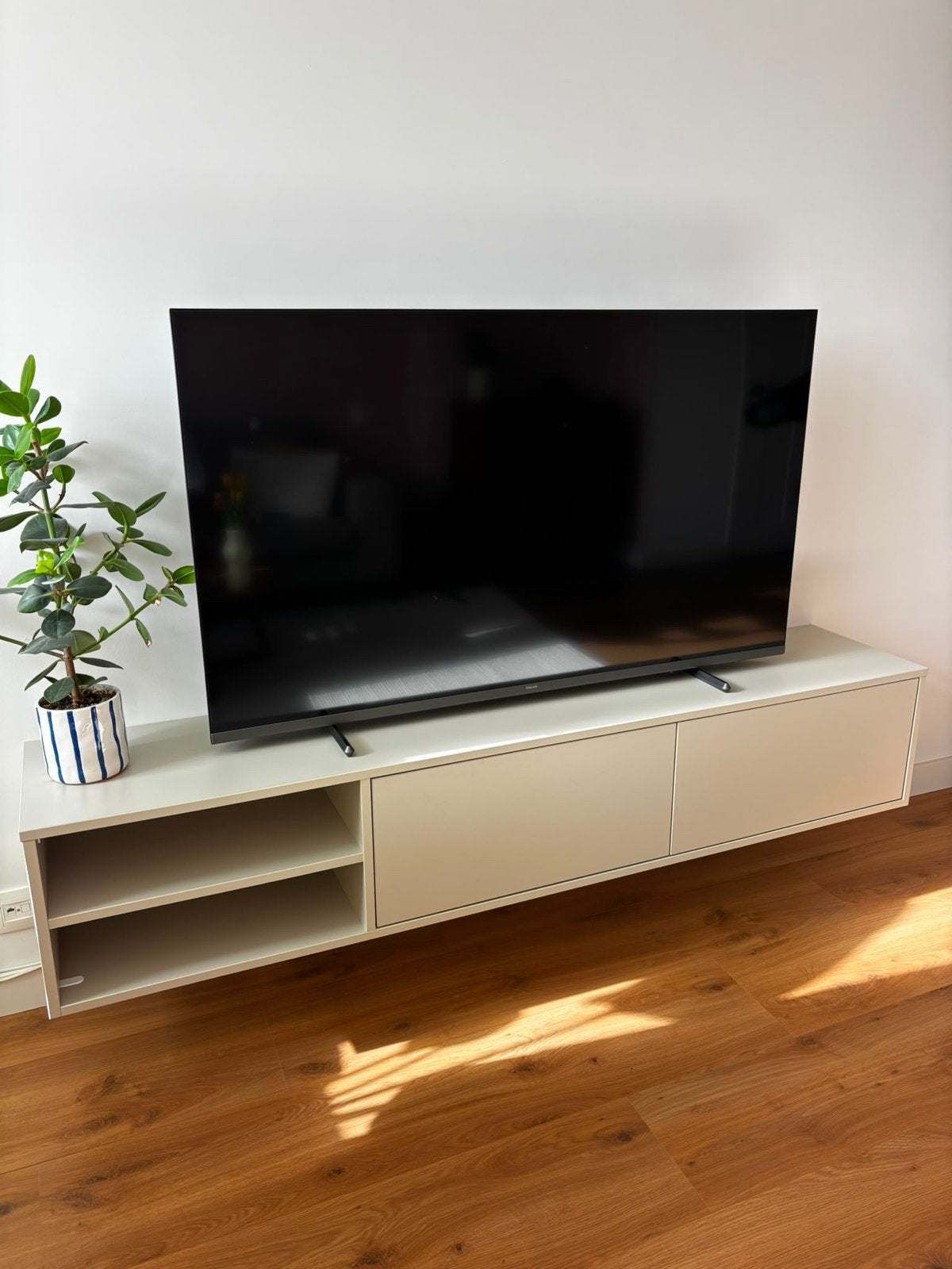 Zwevend TV meubel beige met soft close 180x36x33 cm, Ophalen, Overige materialen, 150 tot 200 cm, Zo goed als nieuw