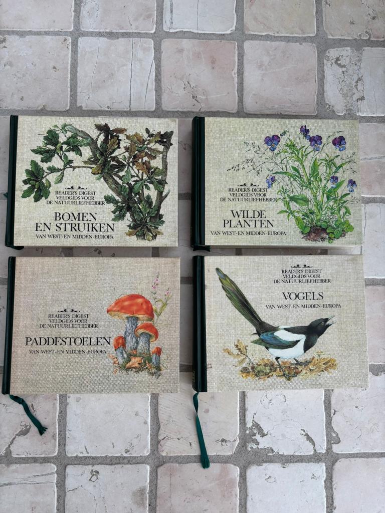 Natuurgidsen reader's digest (4 boeken) bomen planten vogels, Boeken, Ophalen of Verzenden, Zo goed als nieuw, Natuur algemeen