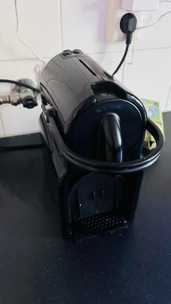 Nespresso Essenza Mini - Compacte en stijlvolle koffie, Witgoed en Apparatuur, Koffiezetapparaten, Espresso apparaat, Ophalen of Verzenden
