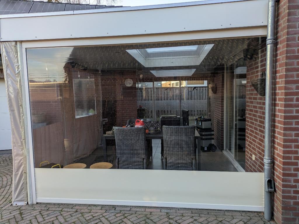 Verandazeil elektrisch bedienbaar, Doe-het-zelf en Verbouw, Rolluiken, Ophalen, 200 cm of meer, Crème of Beige, Zo goed als nieuw