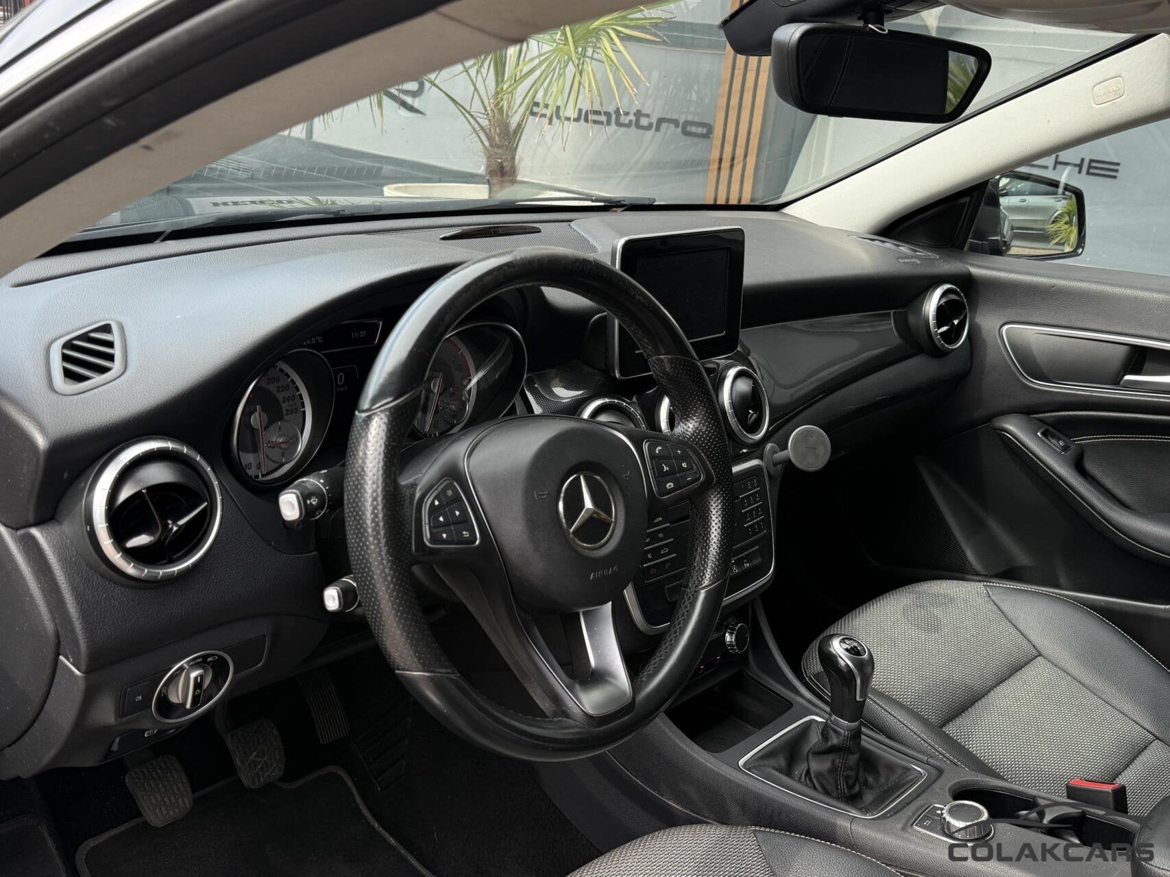 Mercedes CLA-klasse 180 BlueEFF. AMG- Airco-Nap-Garantie, Auto's, Voorwielaandrijving, CLA, Gebruikt, Euro 6