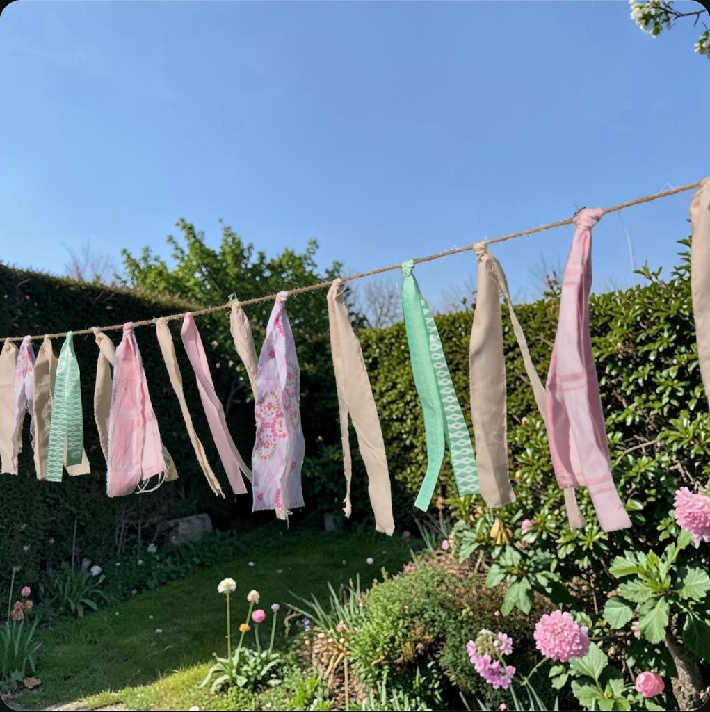 Handgemaakte stoffen slinger 9 meter  roze/creme/l-groen, Hobby en Vrije tijd, Feestartikelen, Nieuw, Versiering, Overige, Ophalen of Verzenden
