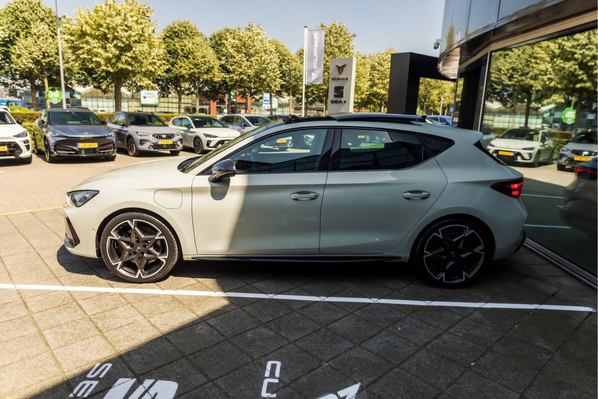 Foto 8 van CUPRA Leon 1.5 TSI e-Hybrid VZ Performance €4500,- voordee