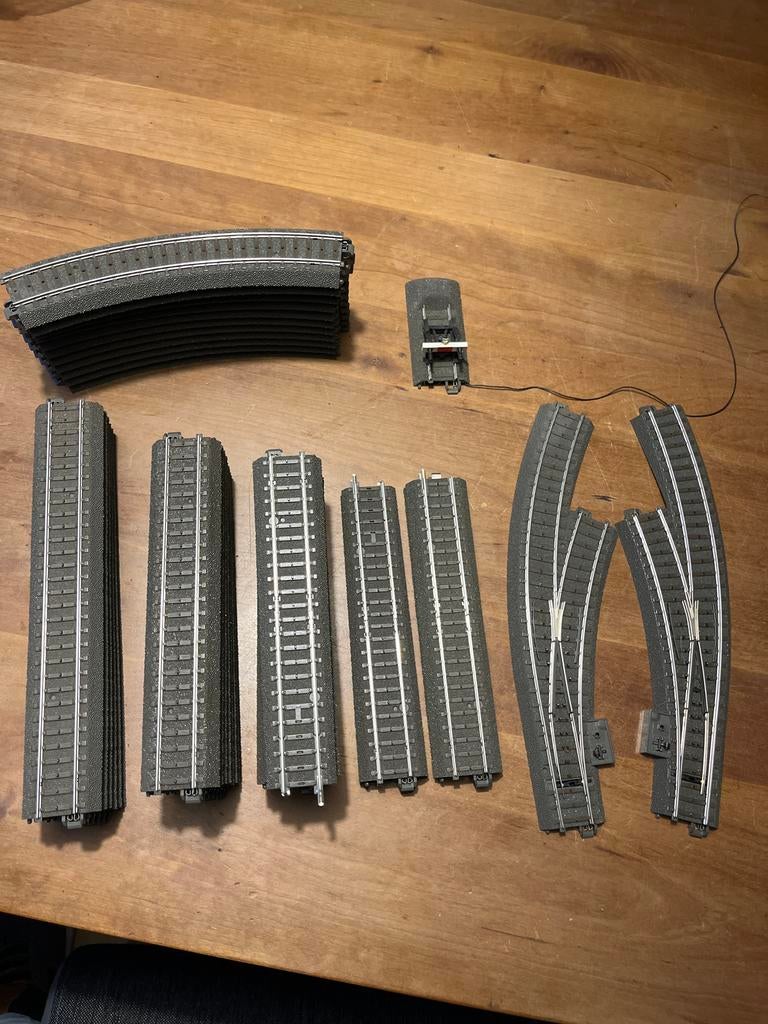 Märklin H0 C-rail pakket met wissels en rechte/gebogen rails, Hobby en Vrije tijd, Modeltreinen | H0, Wisselstroom, Rails, Ophalen of Verzenden
