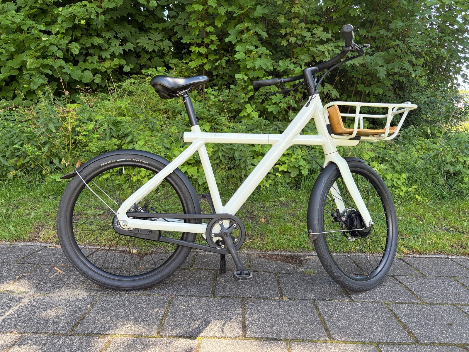 VanMoof X2 Wit met bamboe rekje. Alles werkt, geen errors., Fietsen en Brommers, Ophalen, Gebruikt, 50 km per accu of meer, Vanmoof