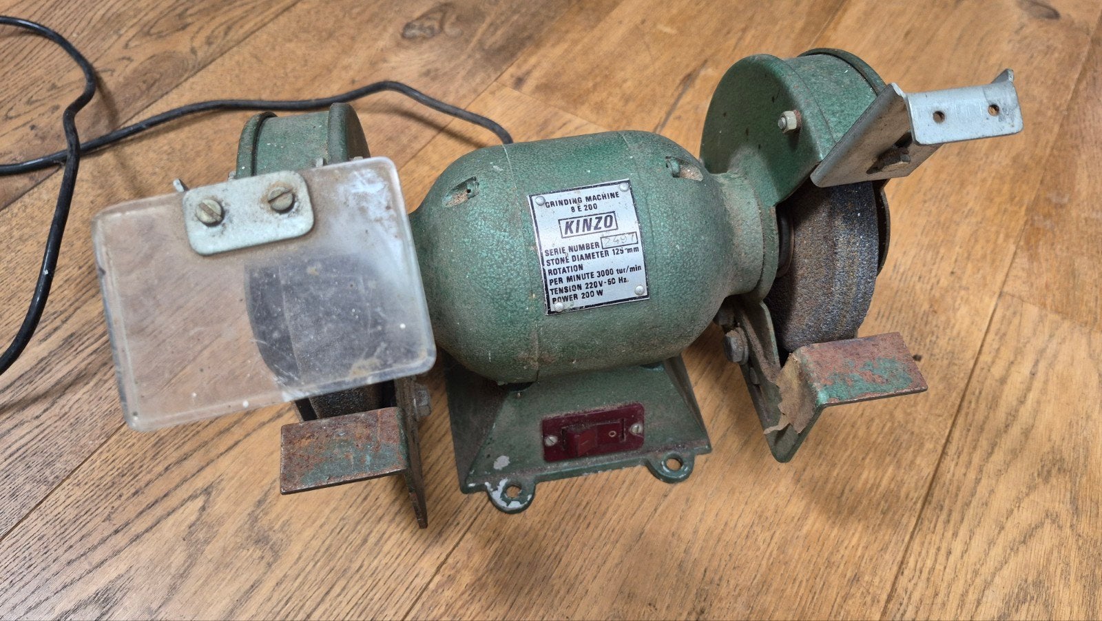 Kinzo Werkbankslijpmachine 200W - Gebruikt, Doe-het-zelf en Verbouw, Gereedschap | Slijpmachines, Ophalen