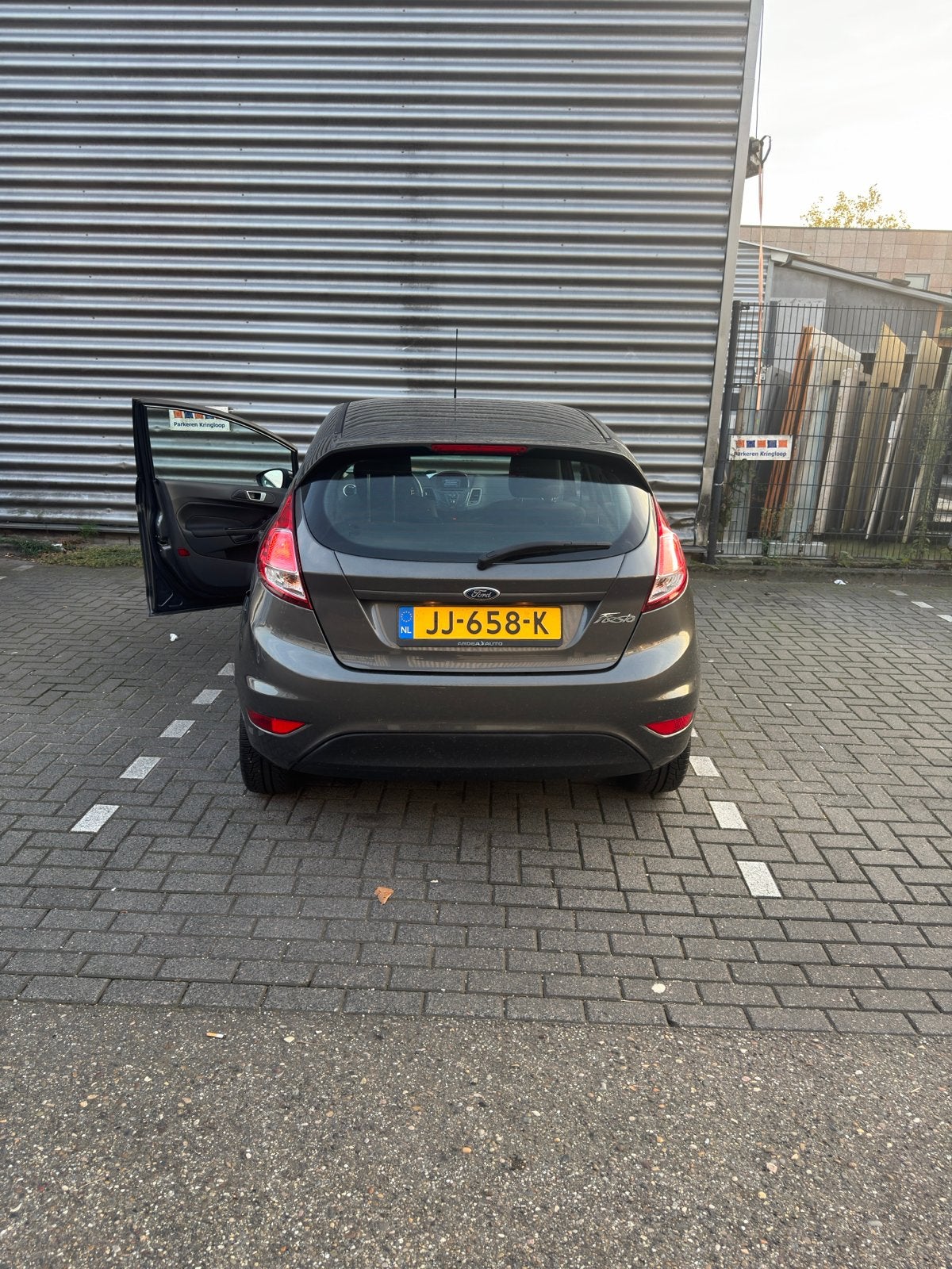 Ford Fiësta 1.0 48KW/65PK 5D 2016 Grijs, 40 €/maand, 525 kg, 23 km/l, Origineel Nederlands