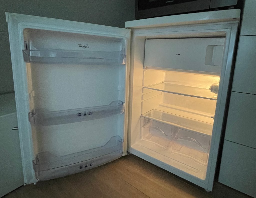 Koelkast Whirlpool, Gebruikt, 75 tot 100 liter, 45 tot 60 cm, Met vriesvak