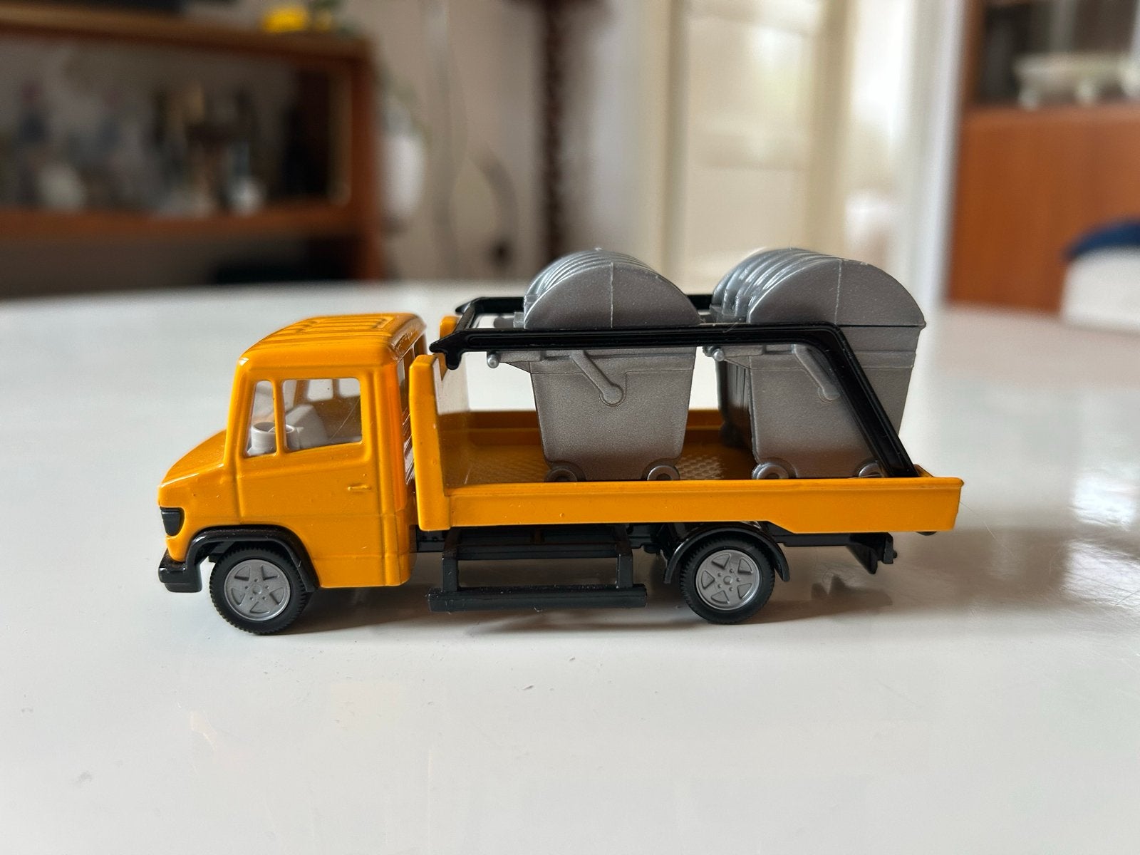 Siku 2017 Mercedes-Benz Vario miniatuurvrachtwagen met afval, Ophalen of Verzenden, Zo goed als nieuw, Bus of Vrachtwagen