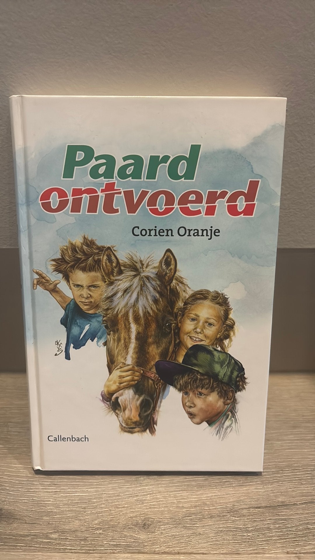Corien Oranje - Paard ontvoerd, Fictie algemeen, Ophalen of Verzenden, Zo goed als nieuw, Corien Oranje