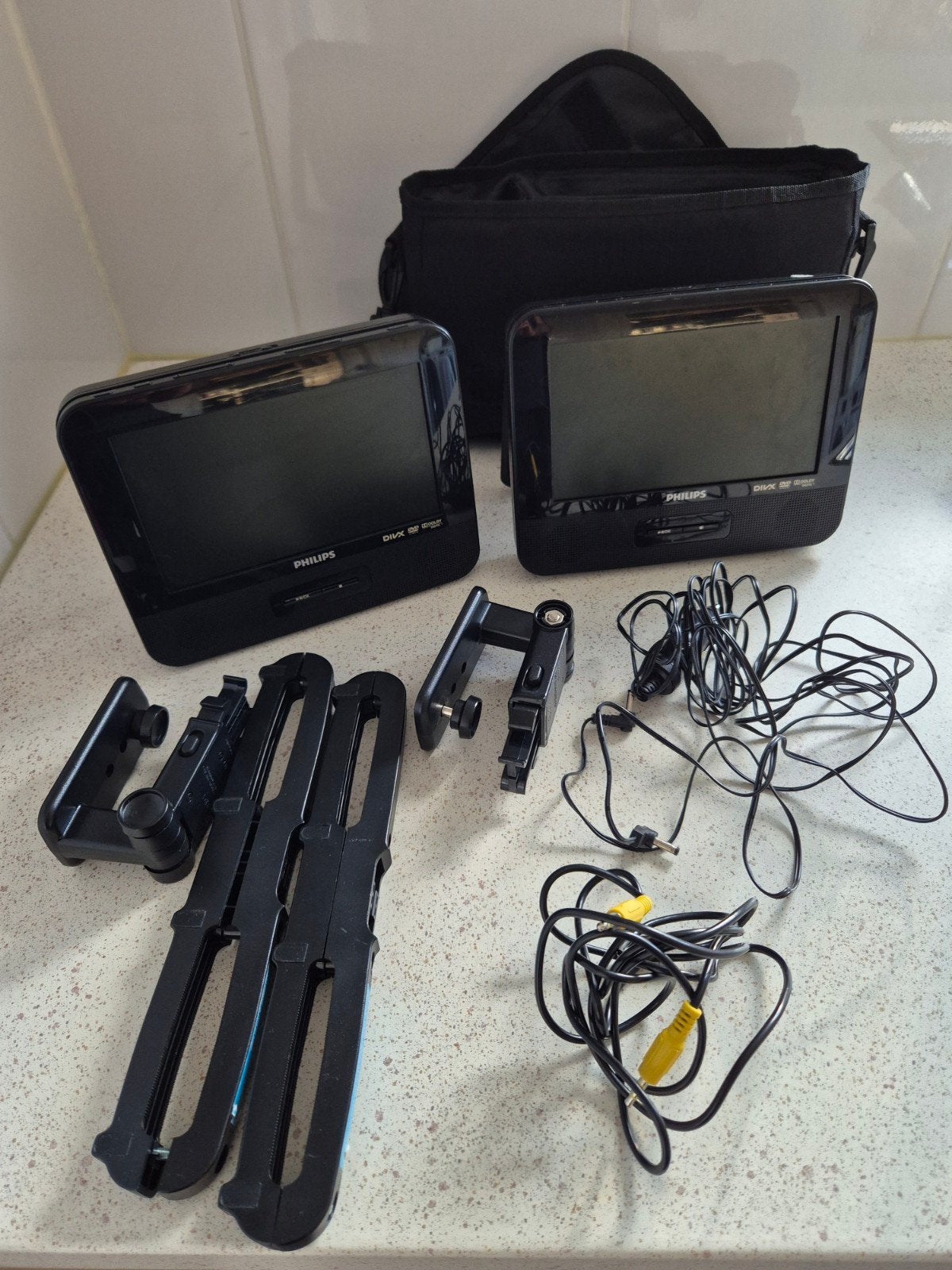 Philips Draagbare DVD Spelers (2 stuks) met accessoires, Dvd-speler, Philips, Gebruikt, Draagbaar