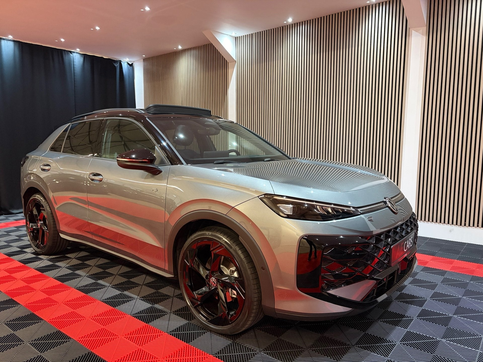 Volkswagen T-Roc 1.5 eTsi Limited Edition DSG R-Line Blackst, Auto's, Dealer onderhouden, Zwart, Bedrijf, Nieuw