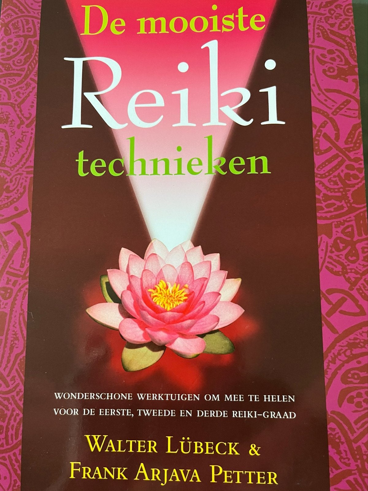De mooiste Reiki technieken: Helende energie voor iedereen, Spiritualiteit algemeen, Ophalen of Verzenden, Zo goed als nieuw, Instructieboek