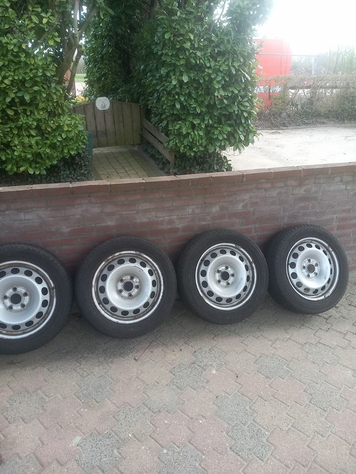 Gratis 4 stalen velgen met banden lees adv, Ophalen, Gebruikt