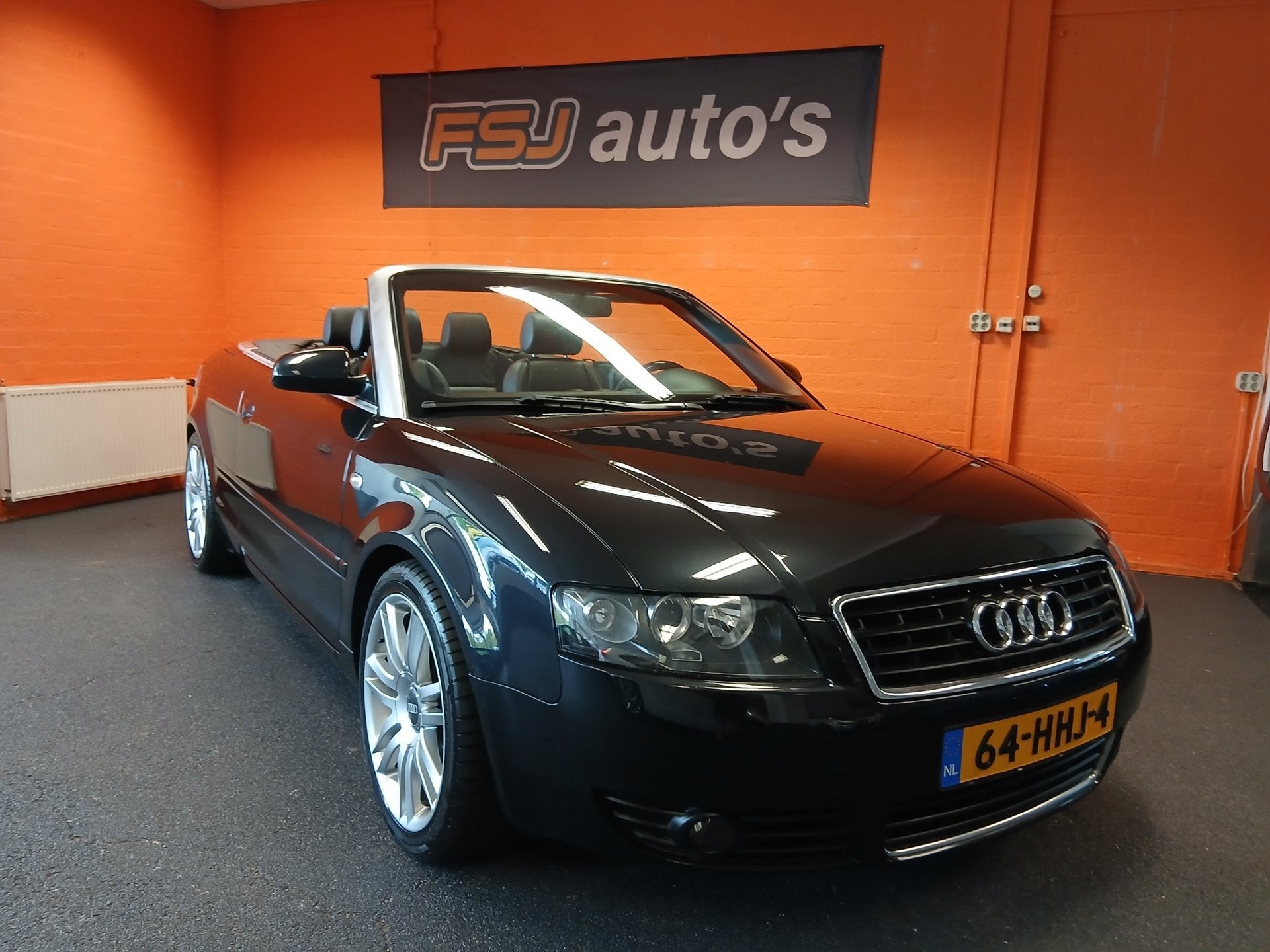 Audi A4 Cabriolet 2.4 V6 / AUTOMAAT / LEDER / CARPLAY / AIRC, Gebruikt, Zwart, Cabriolet, 4 stoelen