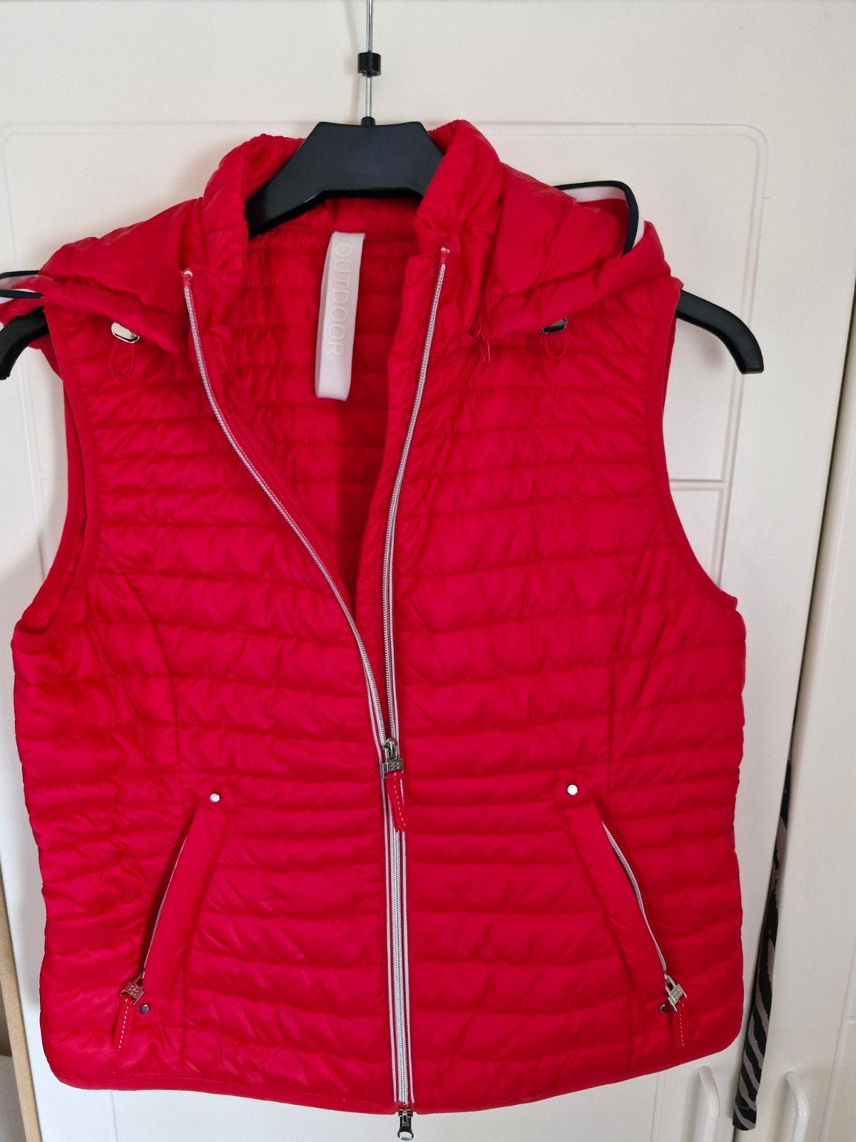 mooie rode bodywarmer, Ophalen, Zo goed als nieuw, Maat 38/40 (M), Rood