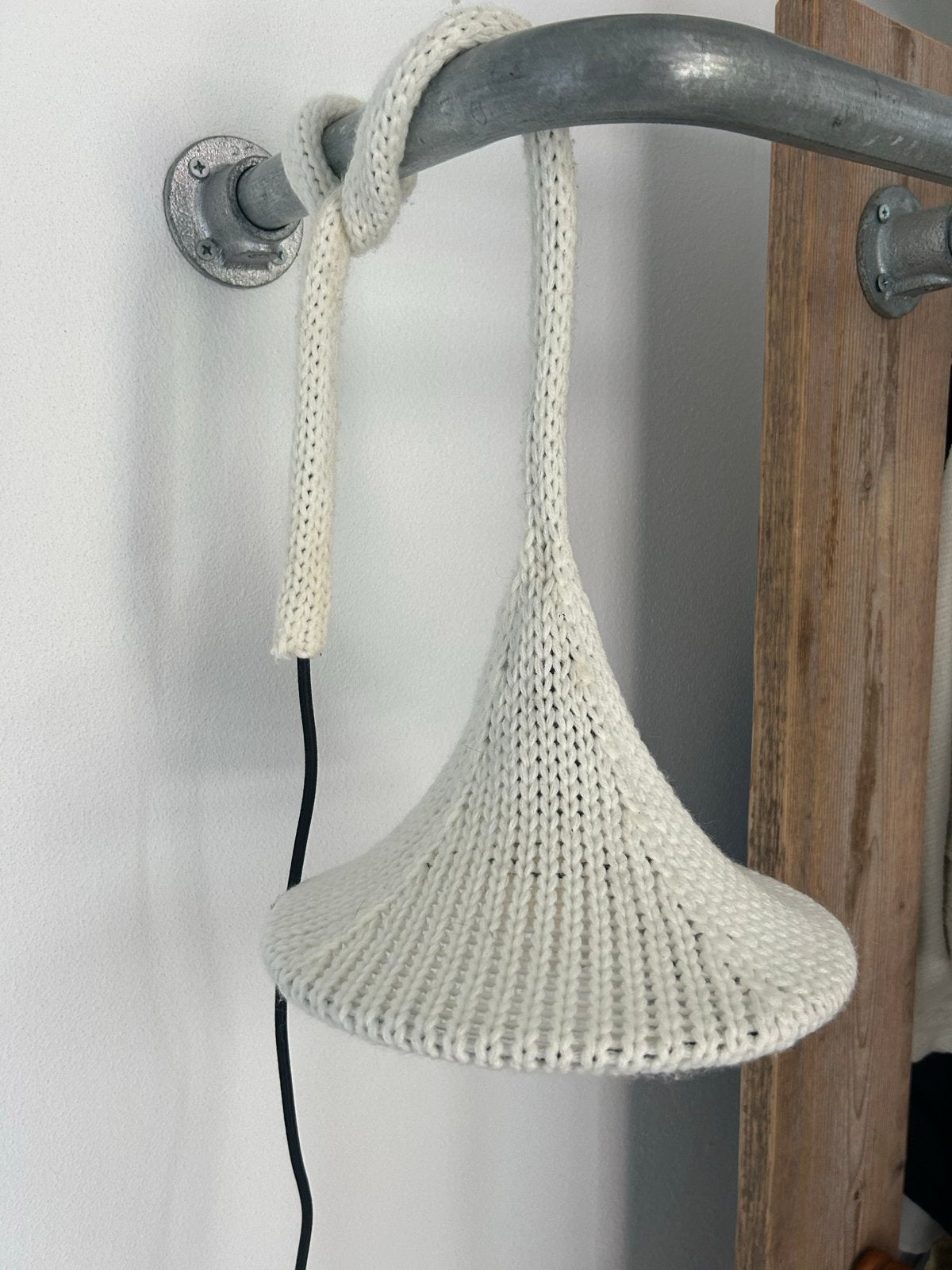 Unieke handgemaakte gebreide hanglamp - Scandinavische stijl, Ophalen, Gebruikt, Textiel, E27 (groot)