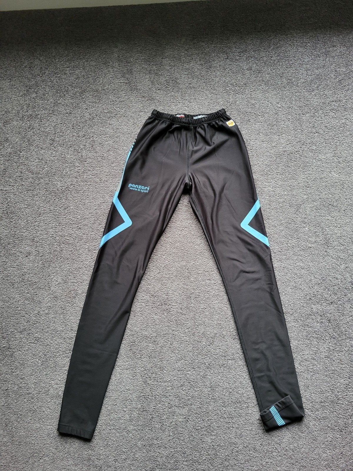 Hardloop broek winter maat S
Met koord en klein binnenzakje, Zwart, Ophalen of Verzenden, Zo goed als nieuw, Hardlopen of Fietsen