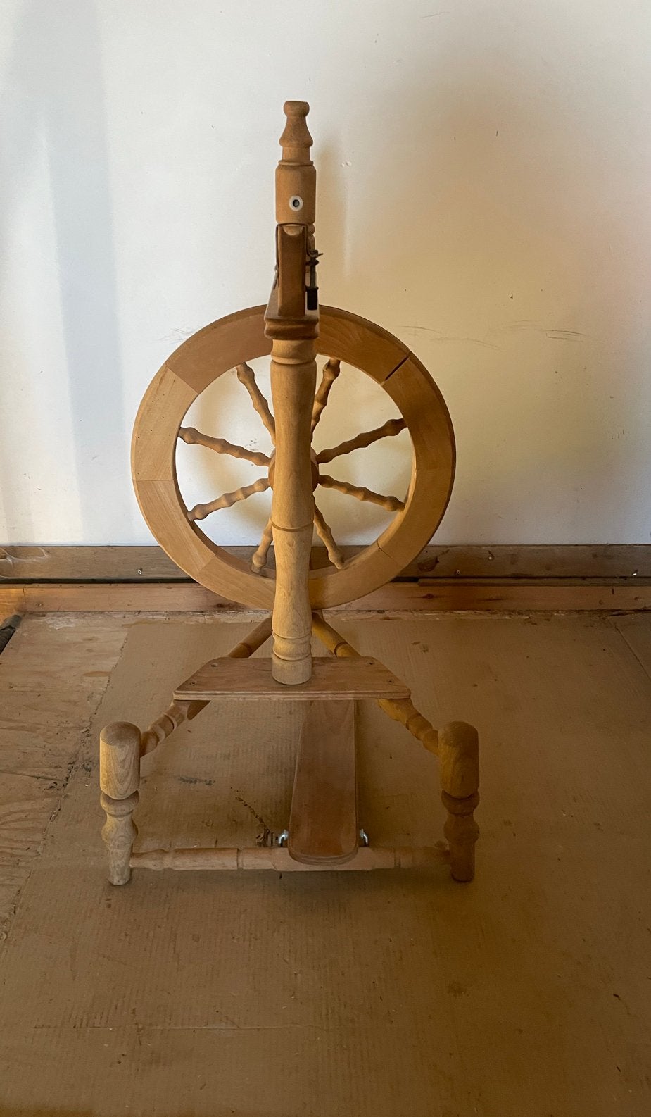 Houten spinnewiel met spoel (zonder vlucht/aandrijfriem), Hobby en Vrije tijd, Spinnewielen en Spinnen, Ophalen, Gebruikt, Spinnewiel