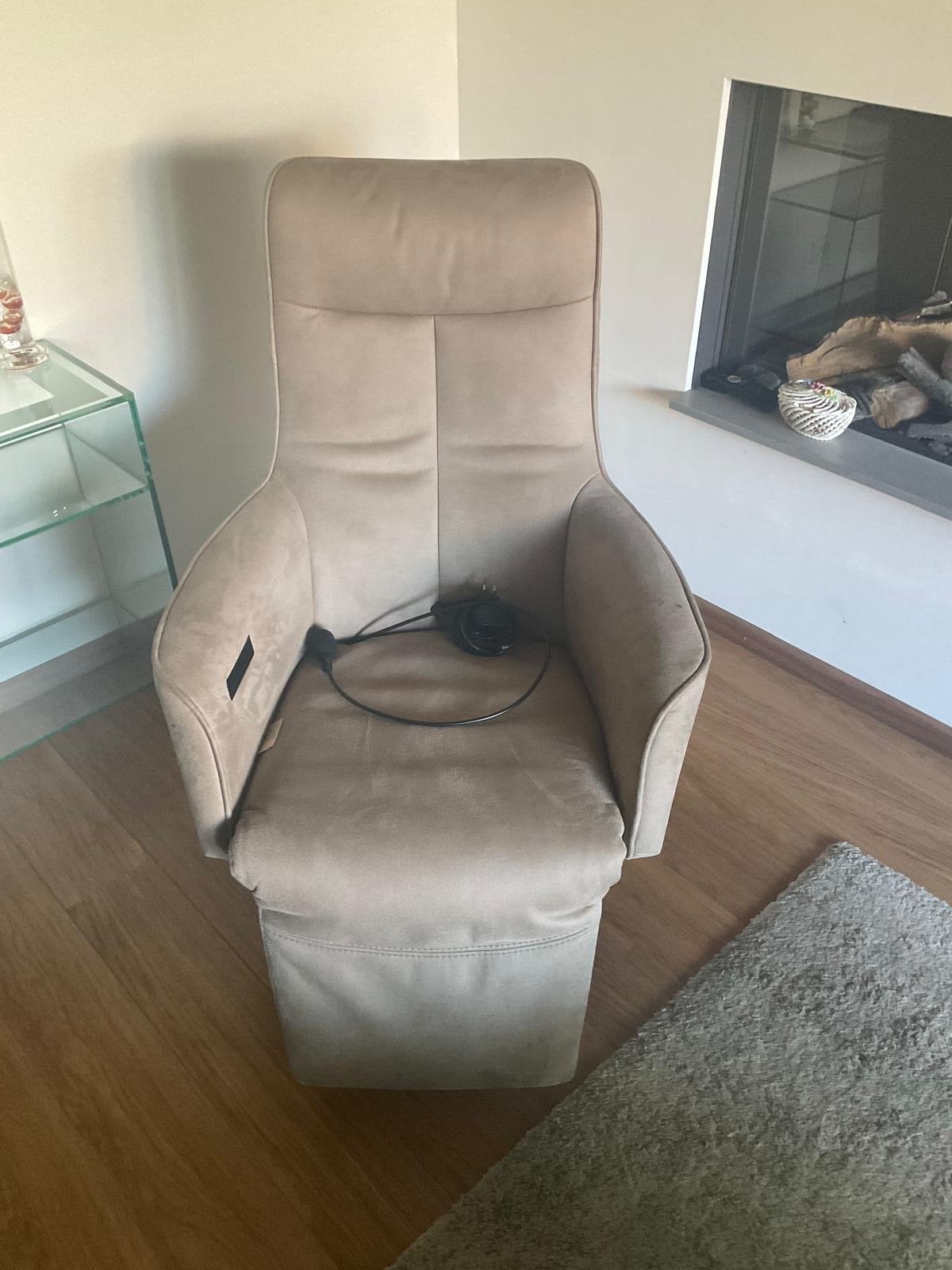 Comfortabele elektrische relaxfauteuil met draaivoet, Ophalen, 75 tot 100 cm, Zo goed als nieuw, Stof